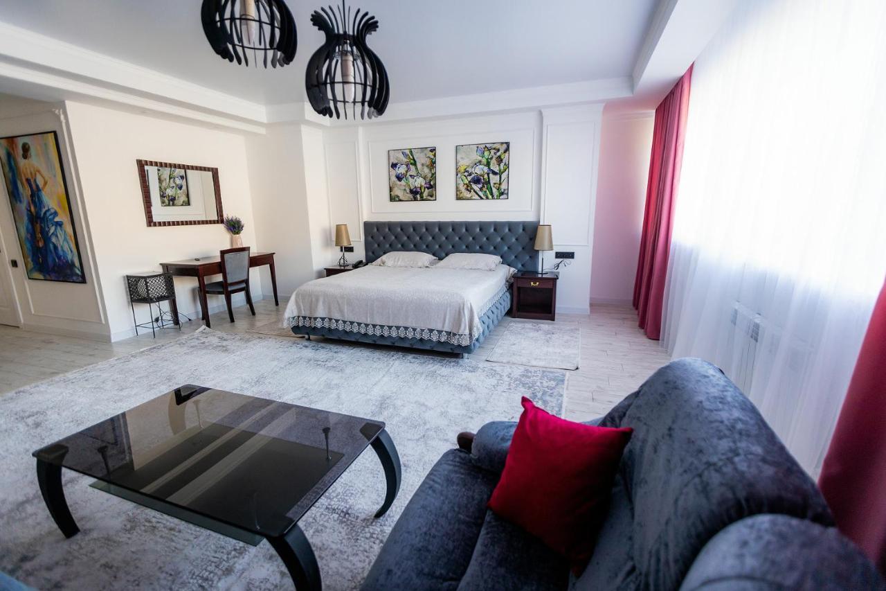 Metelitsa Hotel Karagandy Buitenkant foto