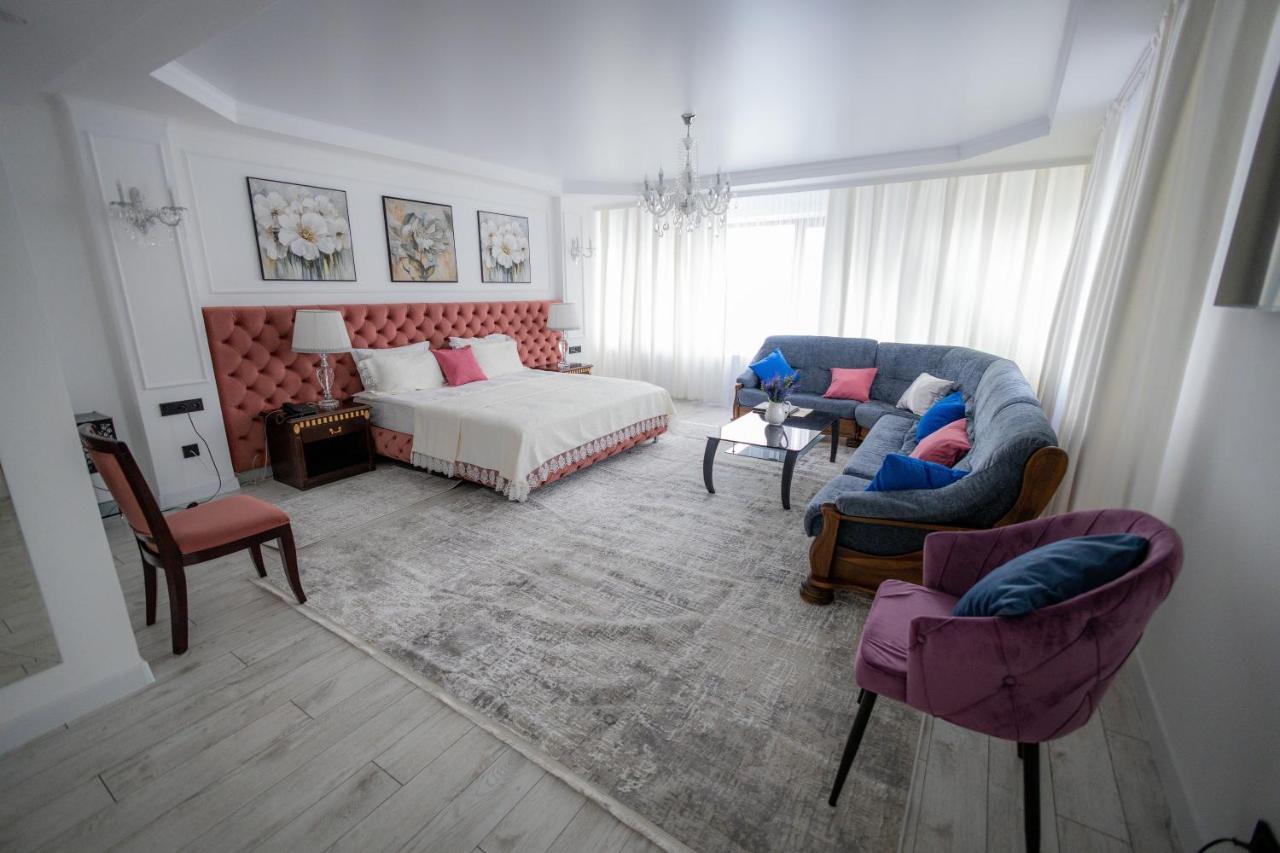 Metelitsa Hotel Karagandy Buitenkant foto