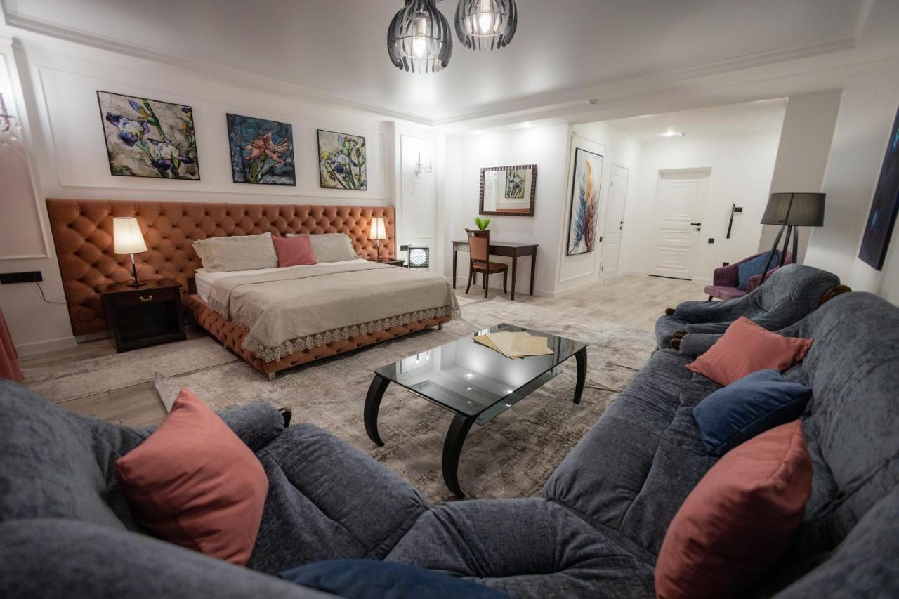 Metelitsa Hotel Karagandy Buitenkant foto