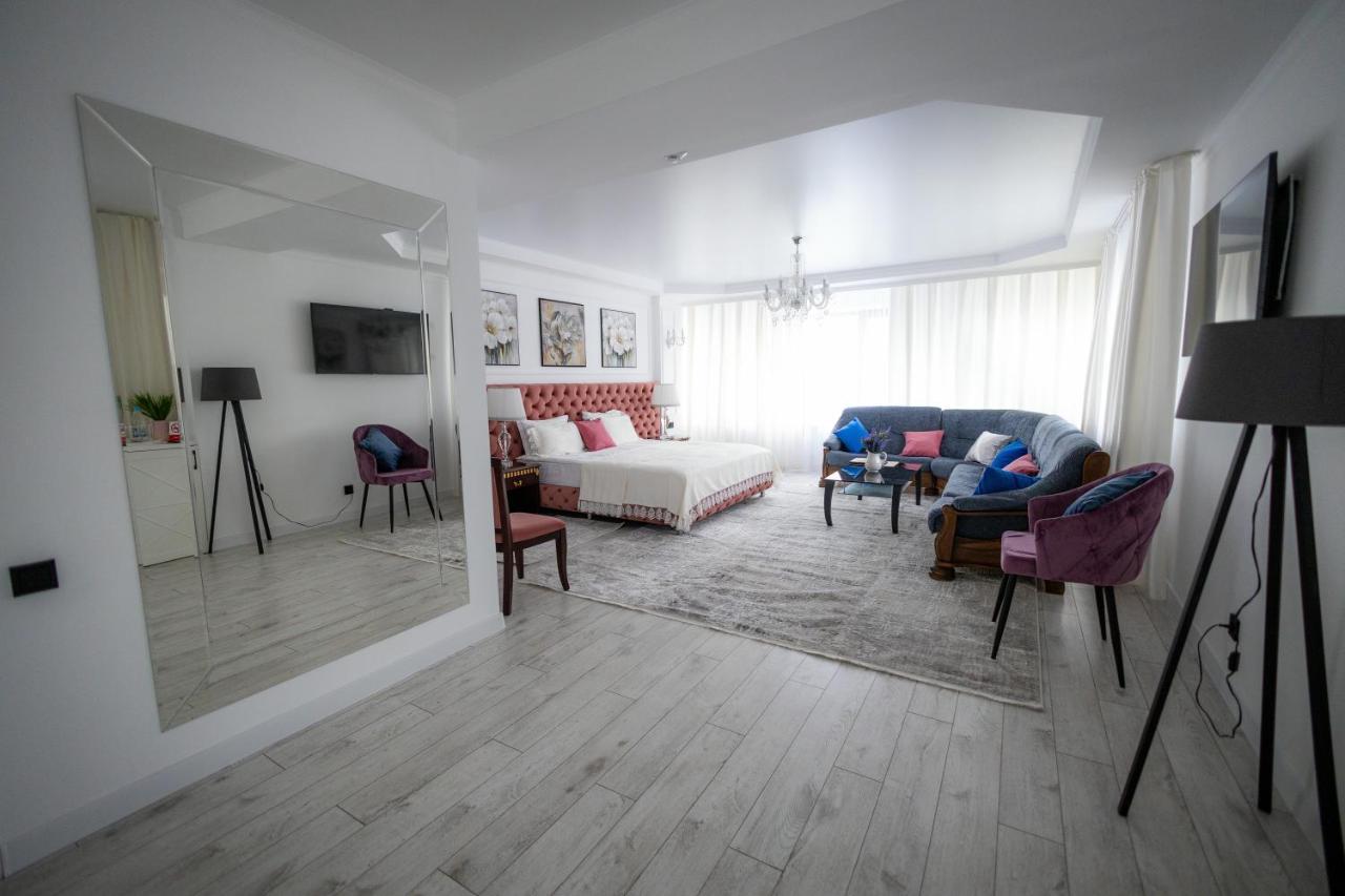 Metelitsa Hotel Karagandy Buitenkant foto