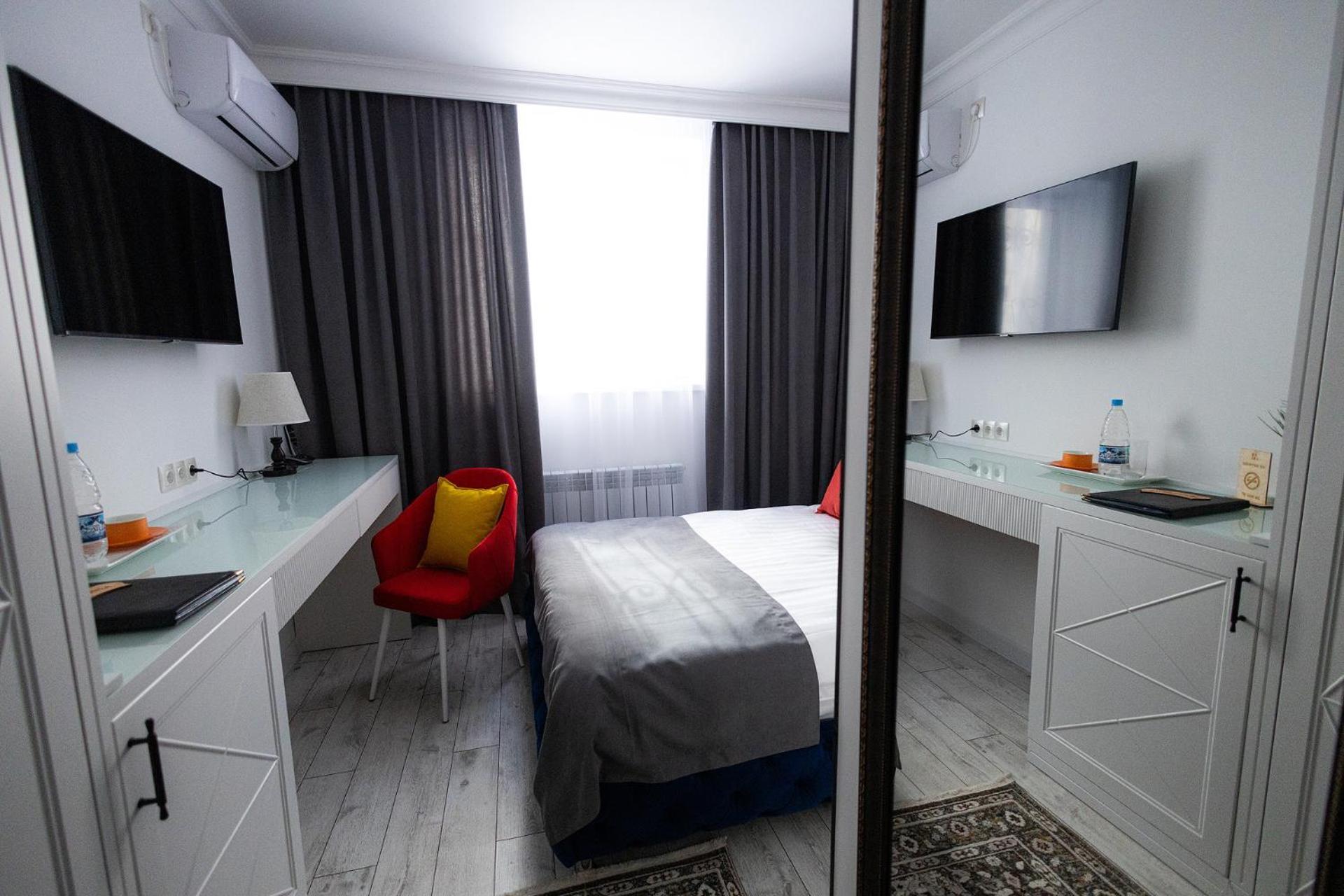 Metelitsa Hotel Karagandy Buitenkant foto