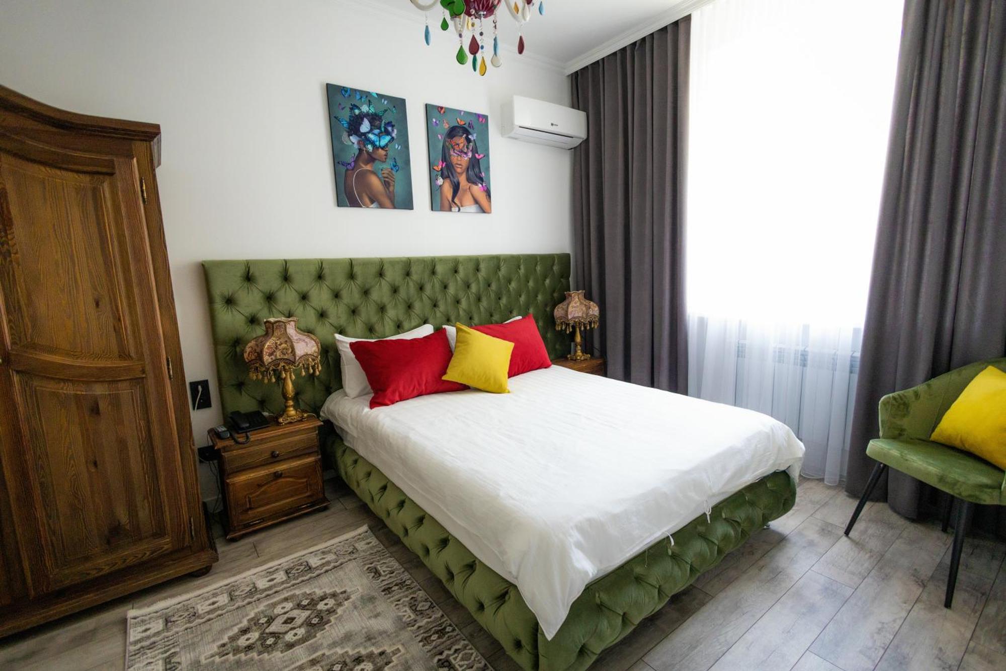 Metelitsa Hotel Karagandy Buitenkant foto